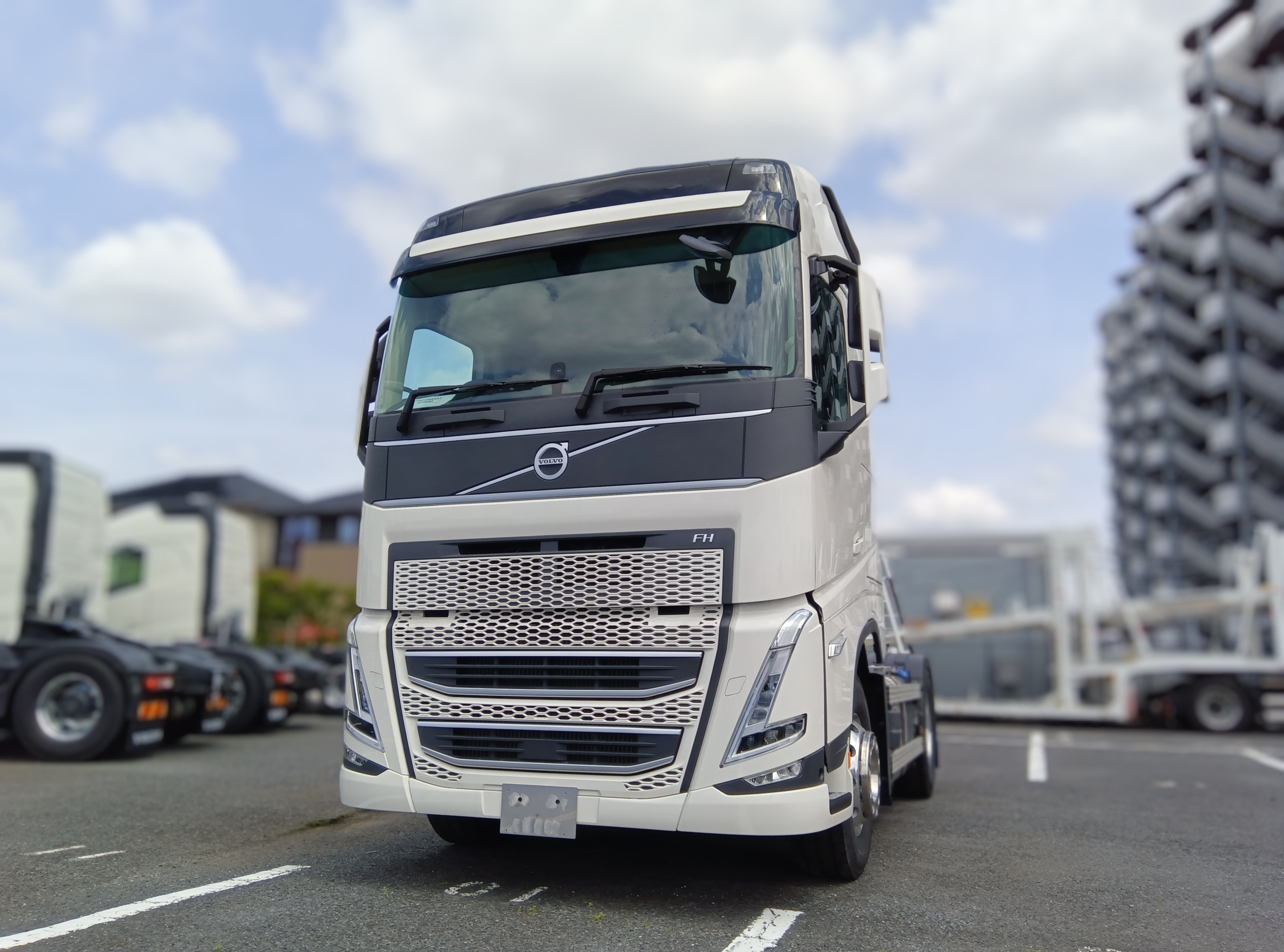 新車｜製品情報｜ボルボ・トラック東関東｜正規販売店の東京自動車興業(株)